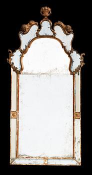 581. A Swedish late Baroque mirror attributed to Burchardt Precht (1674-1738).