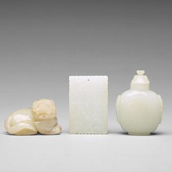 A Chinese nephrite snuff bottle, pendant and figurine.