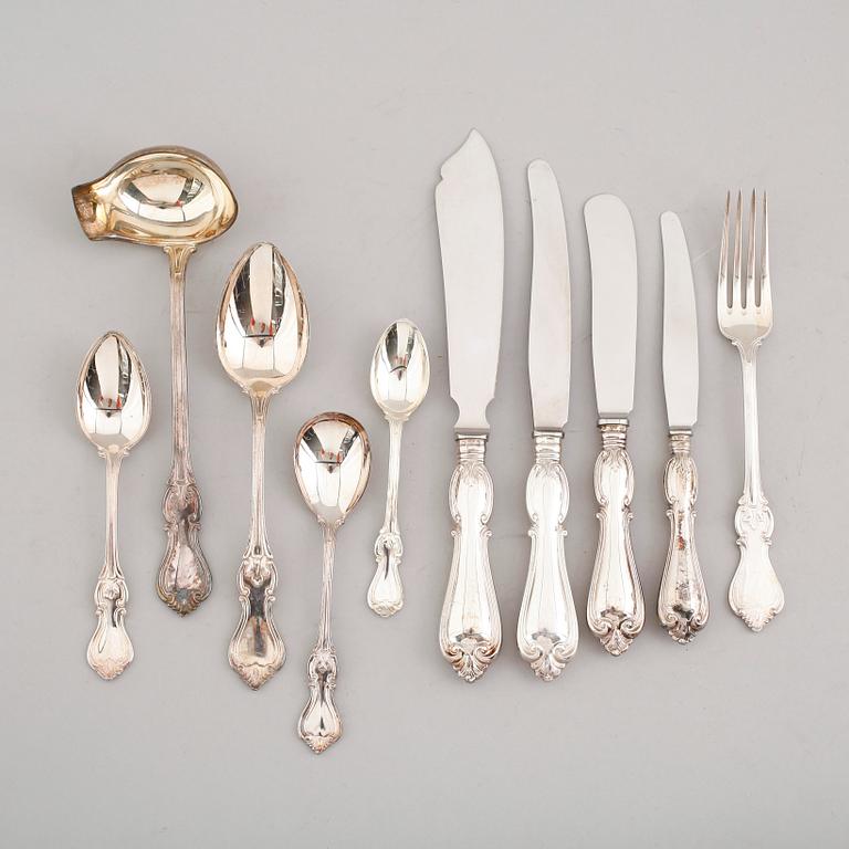 BESTICKDELAR, 81 delar, silver, modell Olga, CG Hallberg, bla 1932. Vikt exkl knivar 1783 g, inkl knivar ca 1978 g.