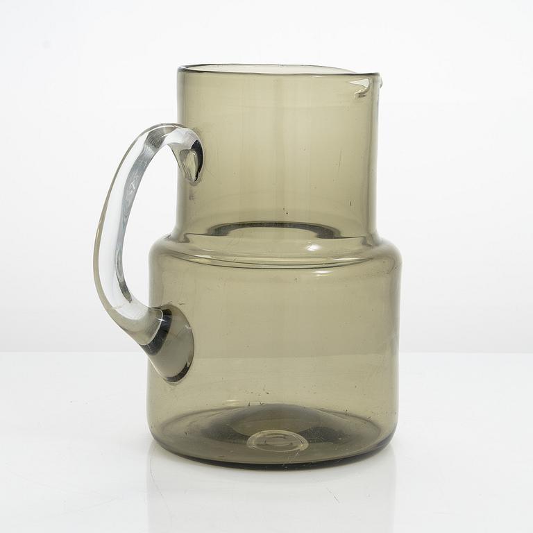 Saara Hopea, mehusetti korissa, 5 osaa, Nuutajärvi, Notsjö. Malli muotoiltu v. 1954.