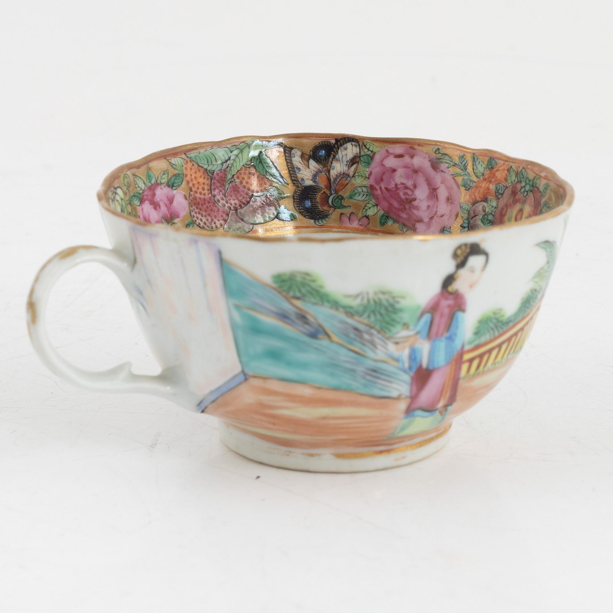 Koppar, fem stycken, samt fat, fyra stycken, porslin, Kina, Kanton, 1800-tal.