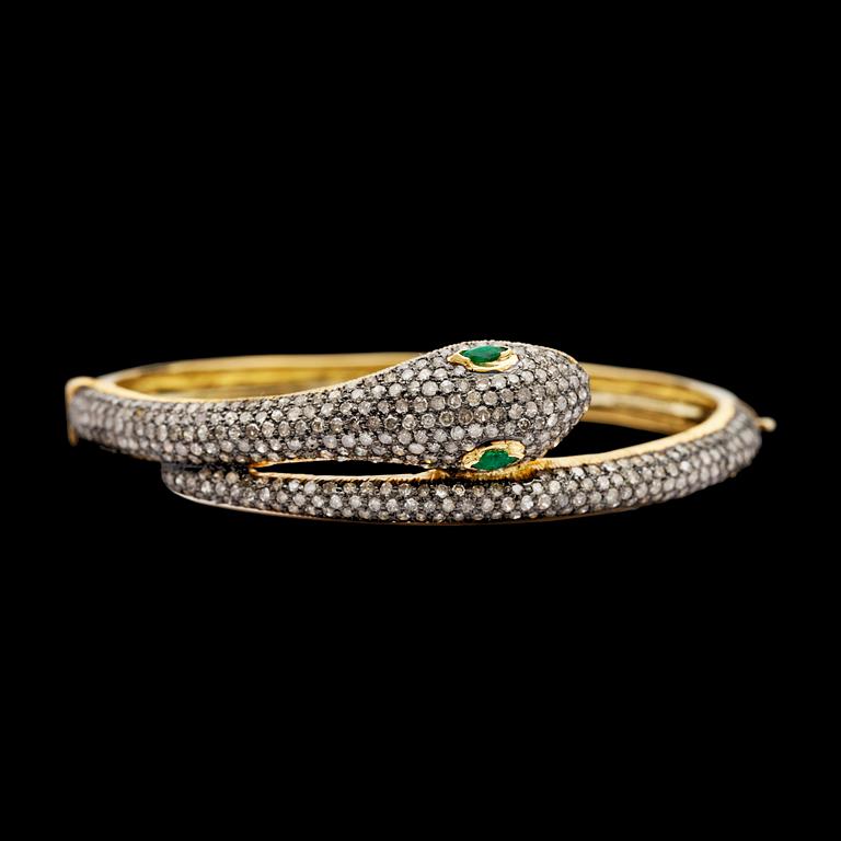 A rose cut diamond bangle, with eyes of tsavorites, tot. app. 4 cts.