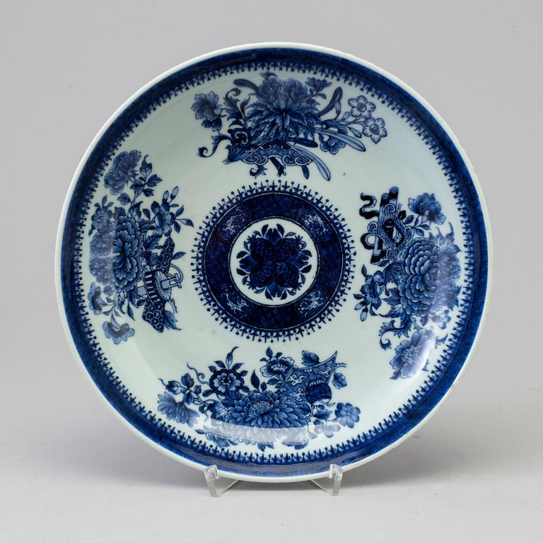 A blue and white dish, Qing dynasty, Jiaqing (1796-1820). 'Fitz-Hugh'.