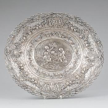 PRESENTERFAT, silver 800, Tyskland sannolikt, 1800-tal. Ca 830 gram.