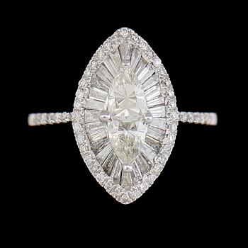 RING, 18K vitguld, olikslipade diamanter tot ca 1.31 ct. Vikt ca 3 g.