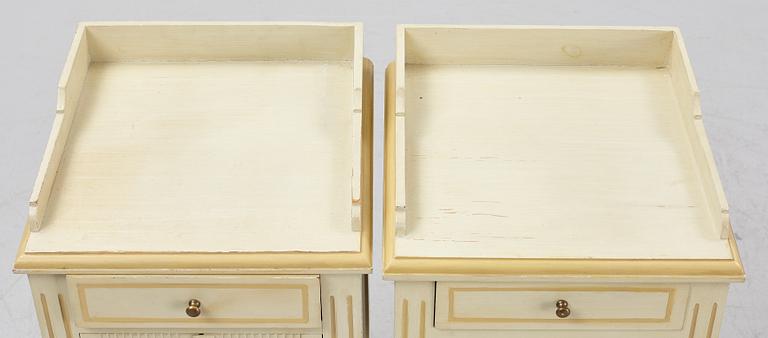 Sovrumsmöblemang, 4 delar, gustaviansk stil, sent 1900-tal.