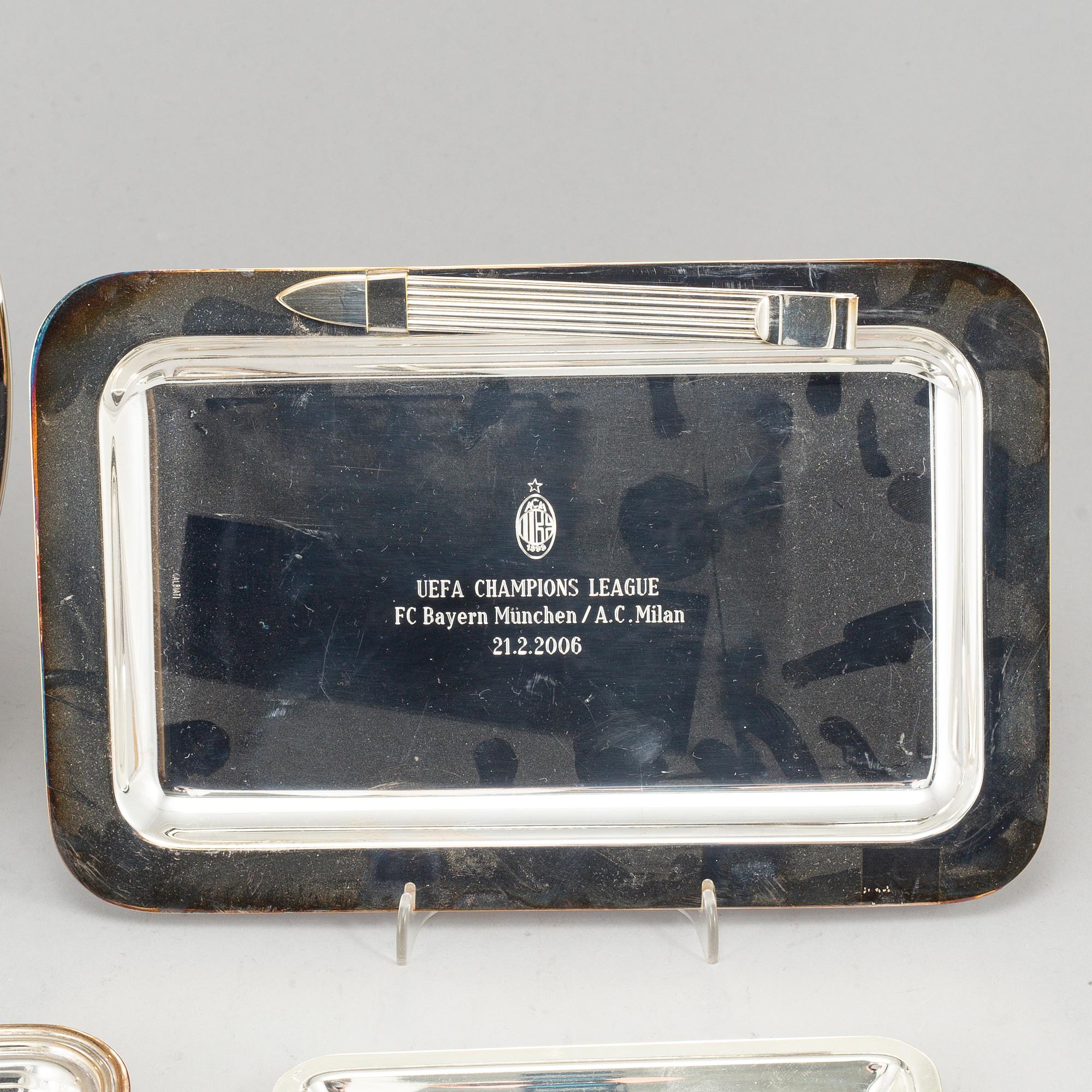 A set of 4 silver plated plates and one case, 2000's.