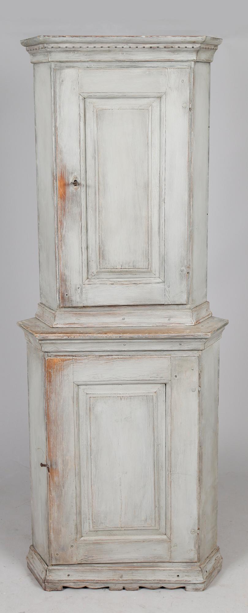 HÖRNSKÅP, allmoge, 1700-/1800-tal.
