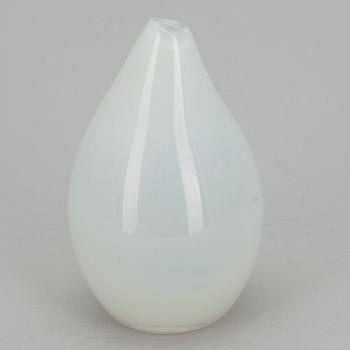 KONSTGLAS, signerad Tapio Wirkkala Iittala, höjd 12,5 cm.