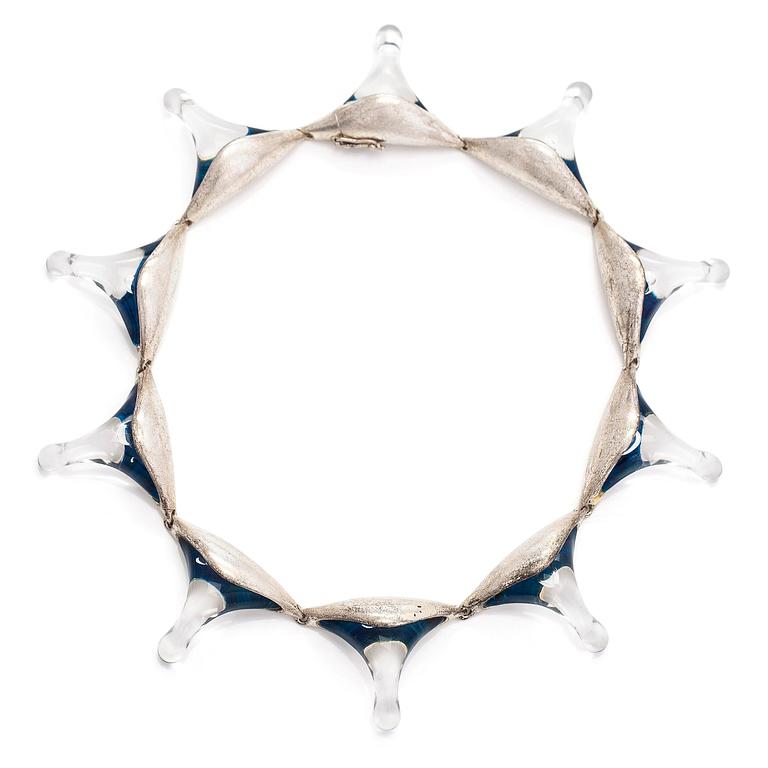 Björn Weckström, kaulakoru, "Corona", hopeaa ja akryyliä.