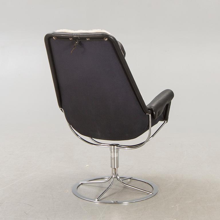 A Bruno Mathsson leather Jetson swivel chair for DUX later part of the 20th century.