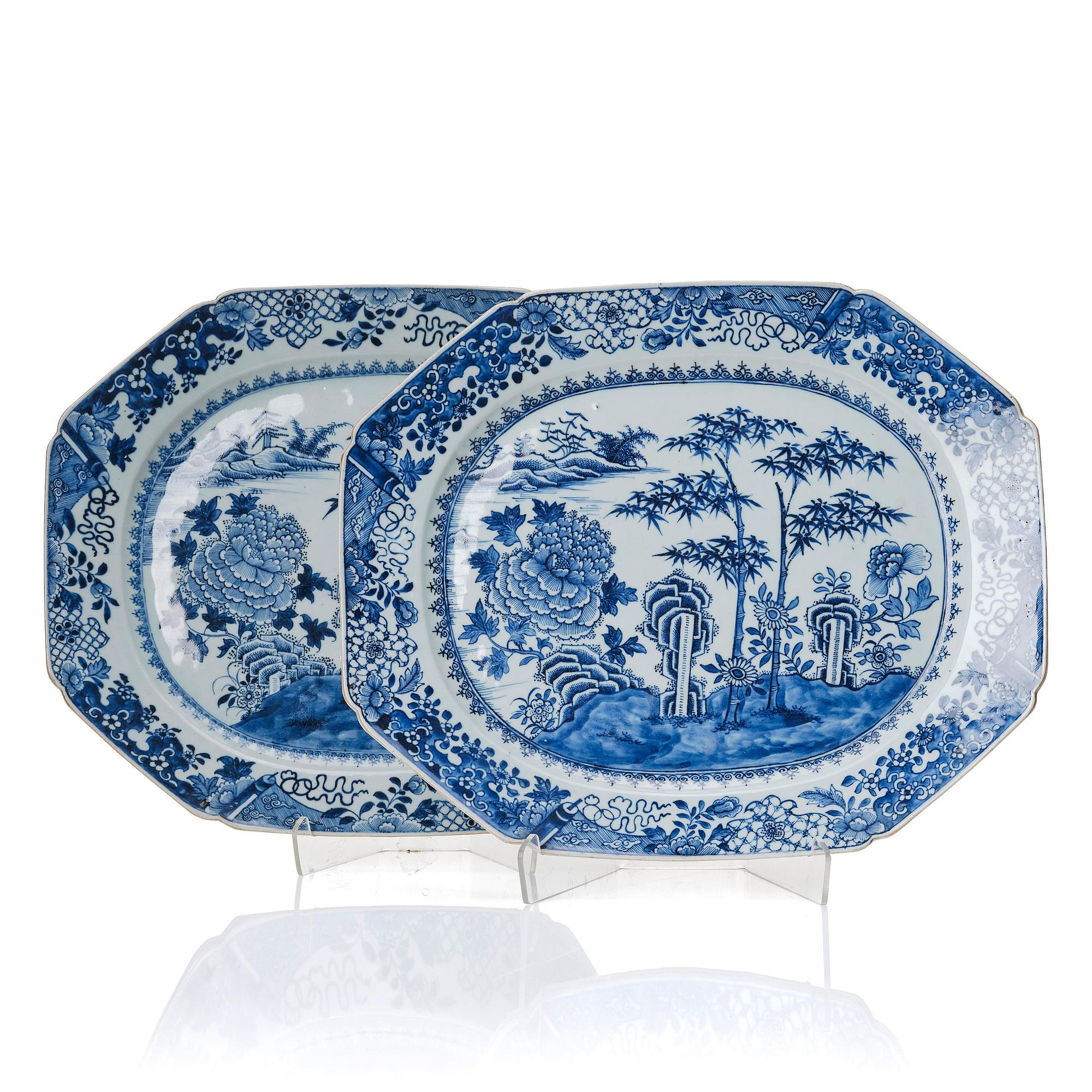 A pair of blue and white serving dishes, Qing dynasty, Qianlong (1736-95).