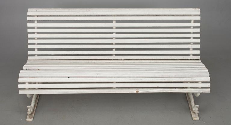 TRÄDGÅRDSBÄNK, gjutjärn samt trä. 1800-talets slut.