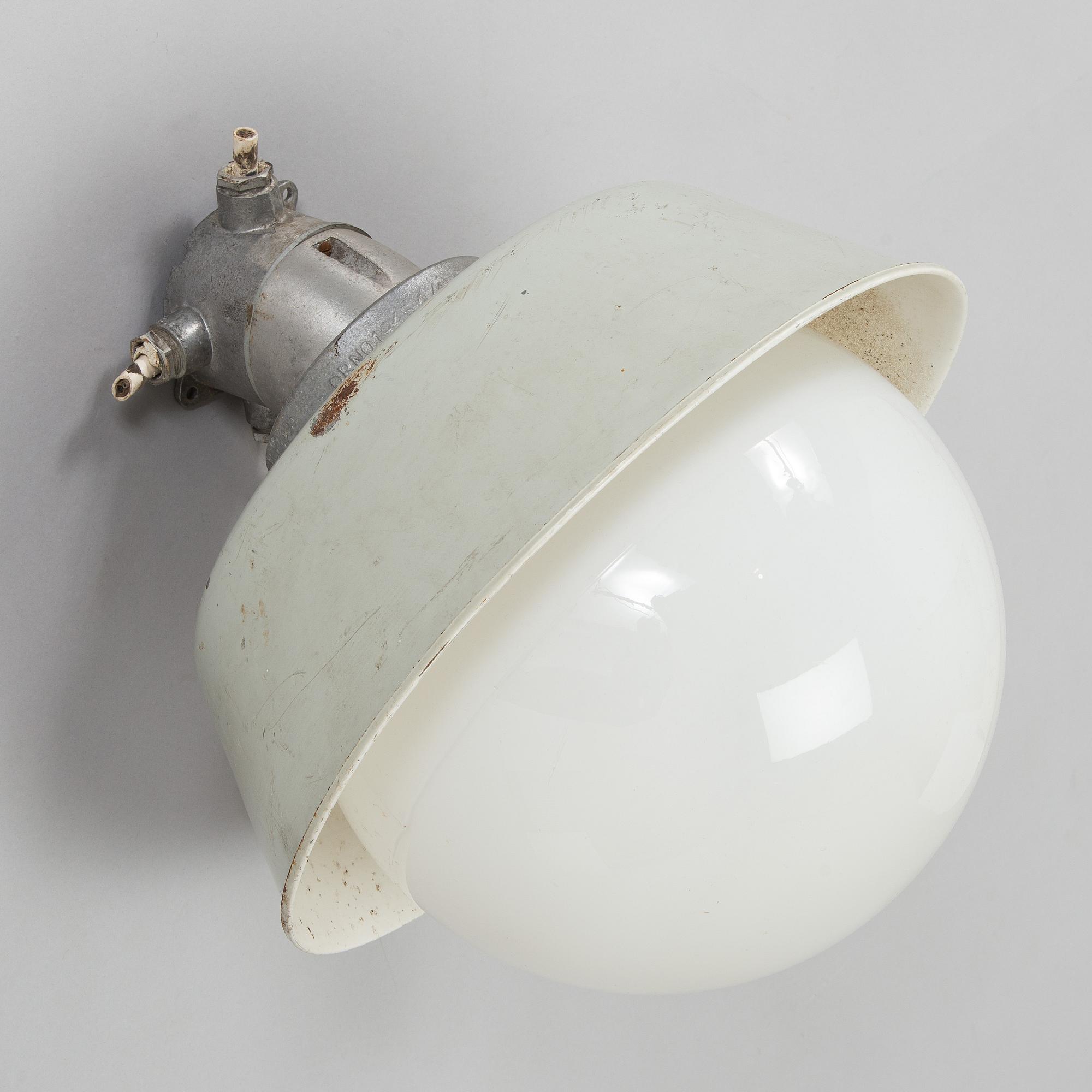 Seinä- / ulkovalaisin, malli 1445, Stockmann Orno, 1900-luvun puoliväli.