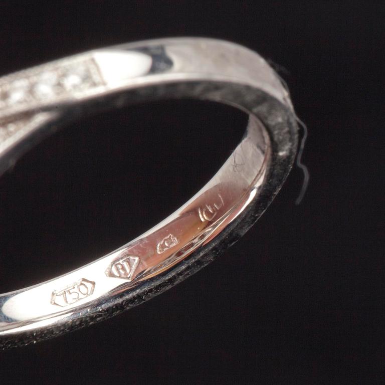 RING, 18K vitguld och diamanter. Champagnebrun mittsten 0.85 ct. Vikt ca 6,0 g. Europa 2000-tal.