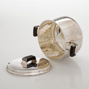 Mauno Honkanen, Såsskål med slev, silver, Tillander, Helsingfors 1958.