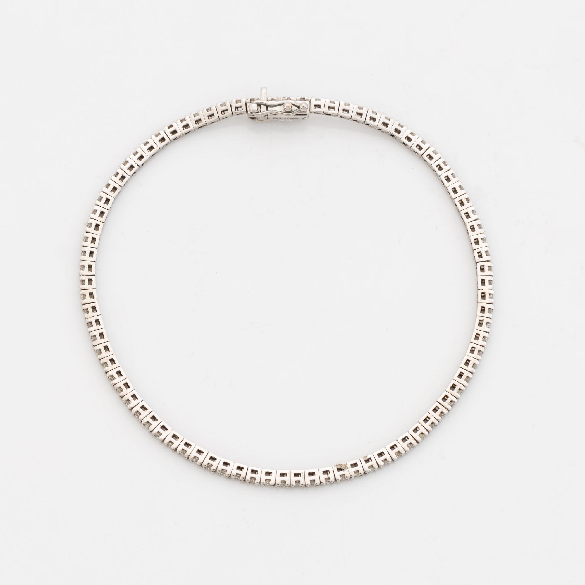 Tennisarmband, med briljantslipade diamanter.