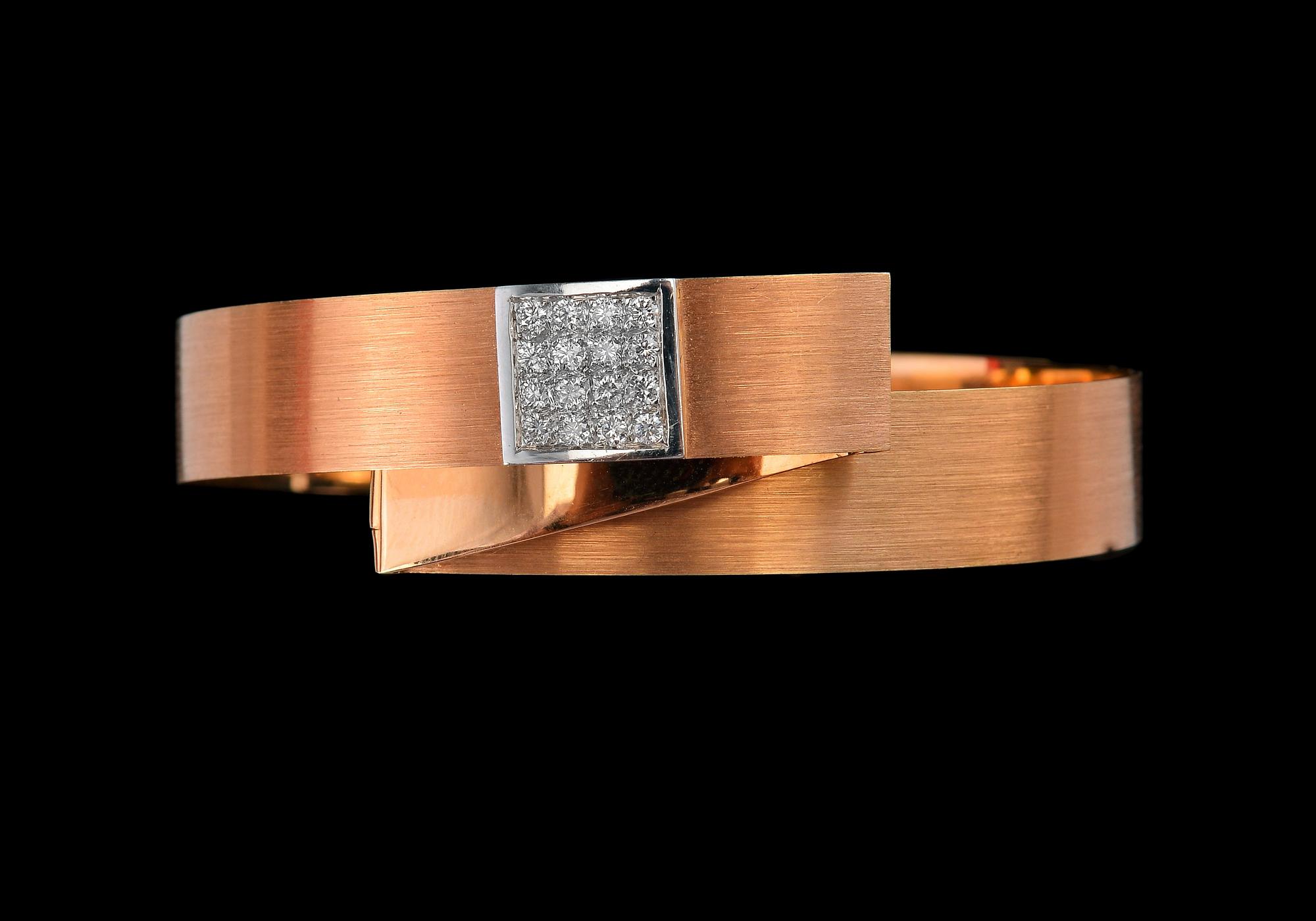 A BRACELET, brilliant cut diamonds c. 0.48 ct 18K red gold. Weight 30 g.