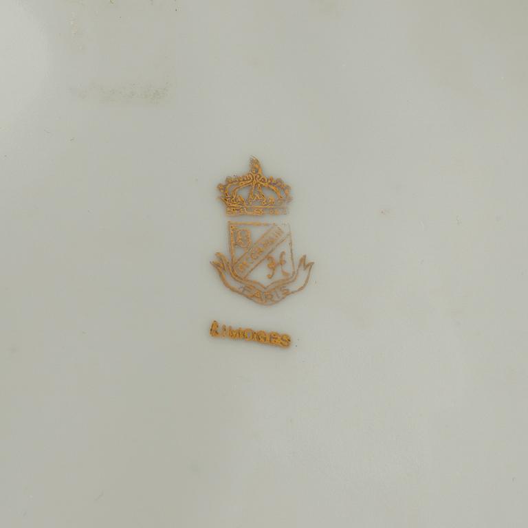 A LIMOGES PORCELAIN BOX, MID 20TH CENTURY.