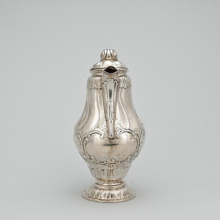 KAFFEKANNA, silver, rokokostil, Johan August Färngren, Stockholm, 1923. Vikt ca 546 g.