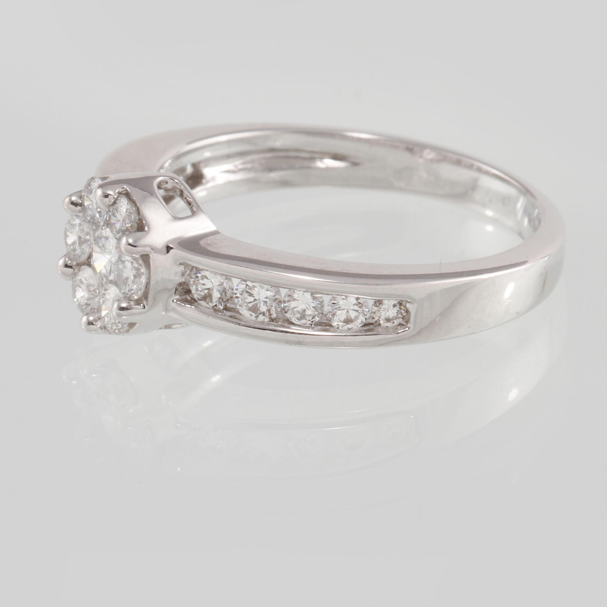 RING, 18k vitguld med briljantslipade diamanter 0.75 ct, Iduna, Varberg. Vikt 4,8 g.