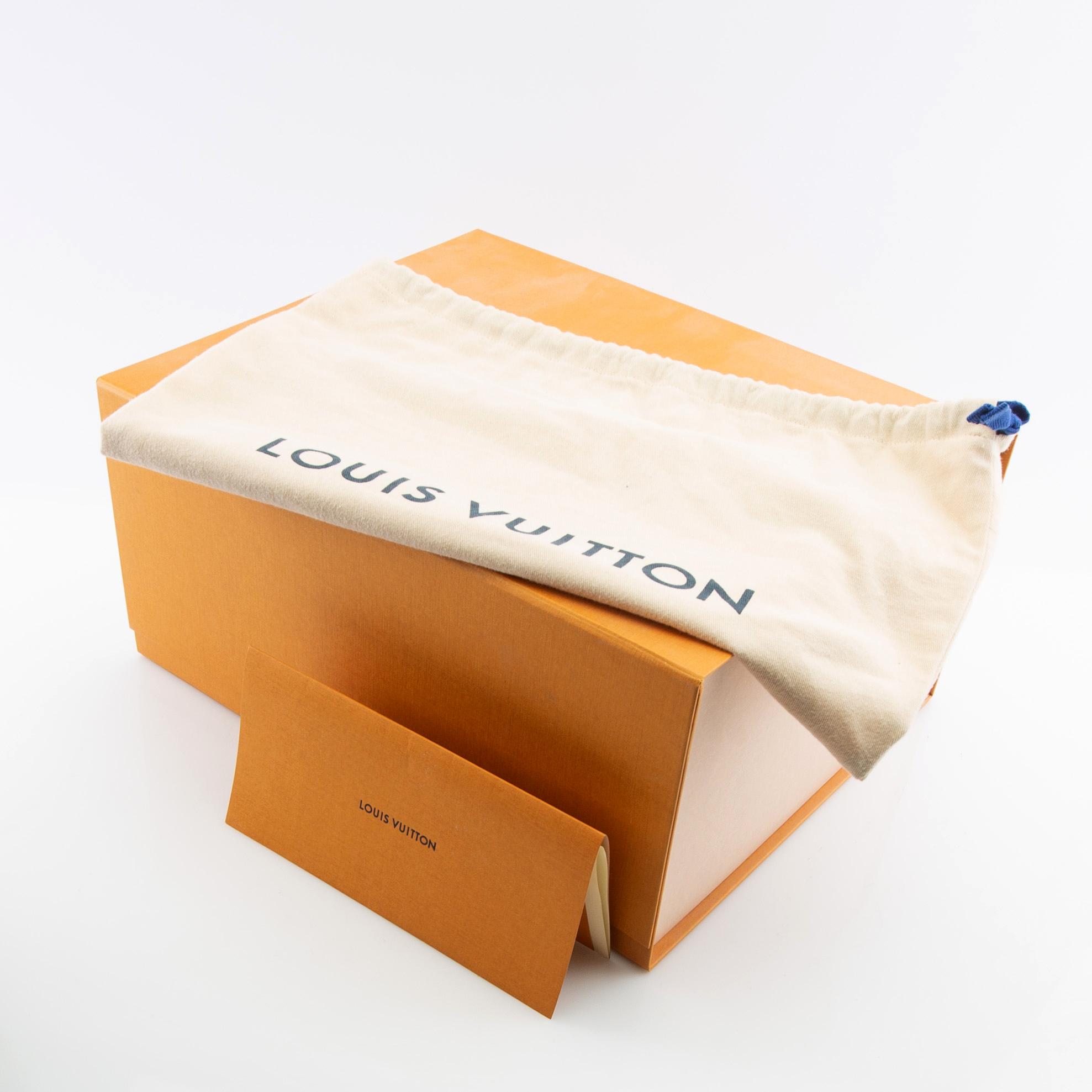 Louis Vuitton,.