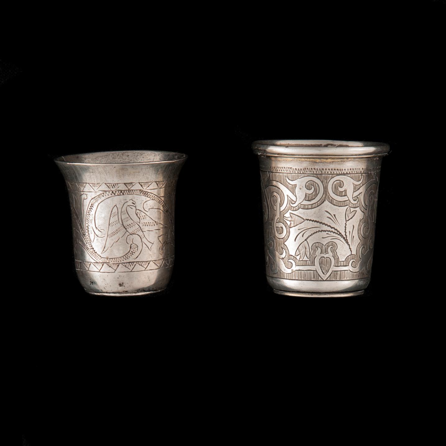 BÄGARE, 2 st, silver, Moskva 1858 och Österrike-Ungern/Polen 1800-tal. Totalvikt 90 g.