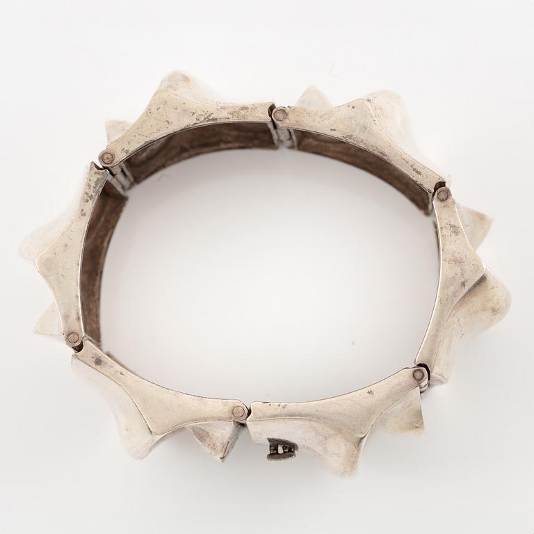 Matti Hyvärinen, armband, sterlingsilver, Sirokoru Oy 1973.