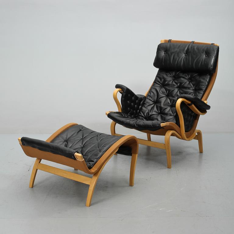 FÅTÖLJ samt FOTPALL, "Pernilla", Bruno Mathsson, Dux, 1900-talets andra hälft.