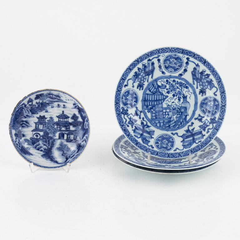 Tallrikar, 3 st, skålfat samt bojaner, 3 st, porslin, Kina, 1700-1900-tal.