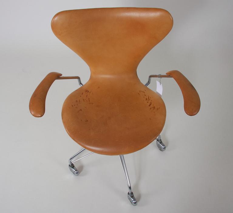 SKRIVSTOL, "Sjuan", Arne Jacobsen för Fritz Hansen.