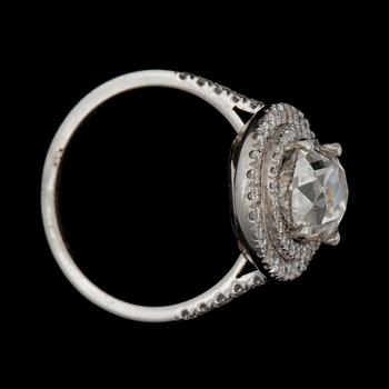 An old-cut diamond ring. Center stone circa 3.10 cts, quality ca I-J/SI.