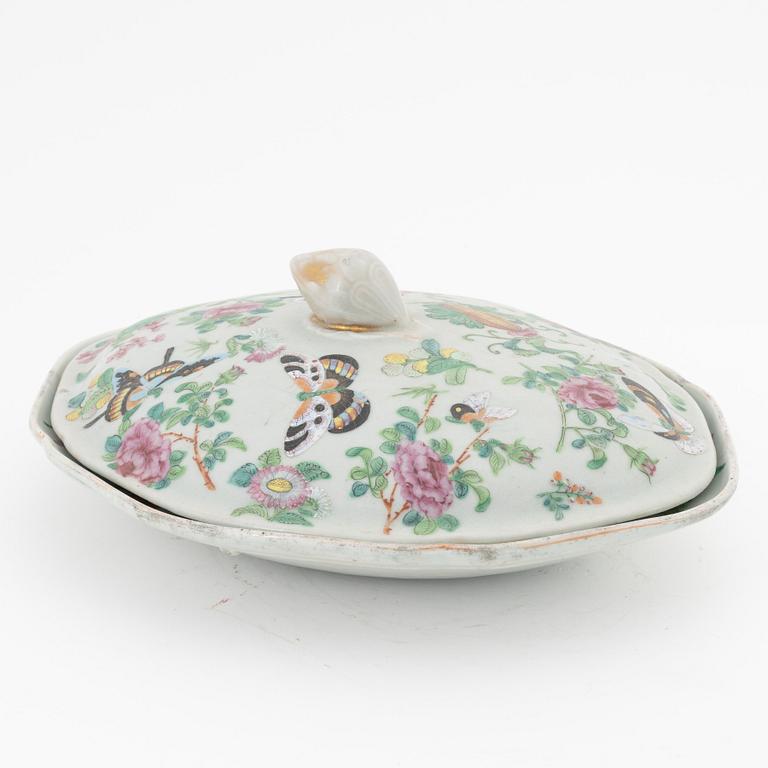 Serving Chinese dish with cover, Canton, second half of the 19th Century.