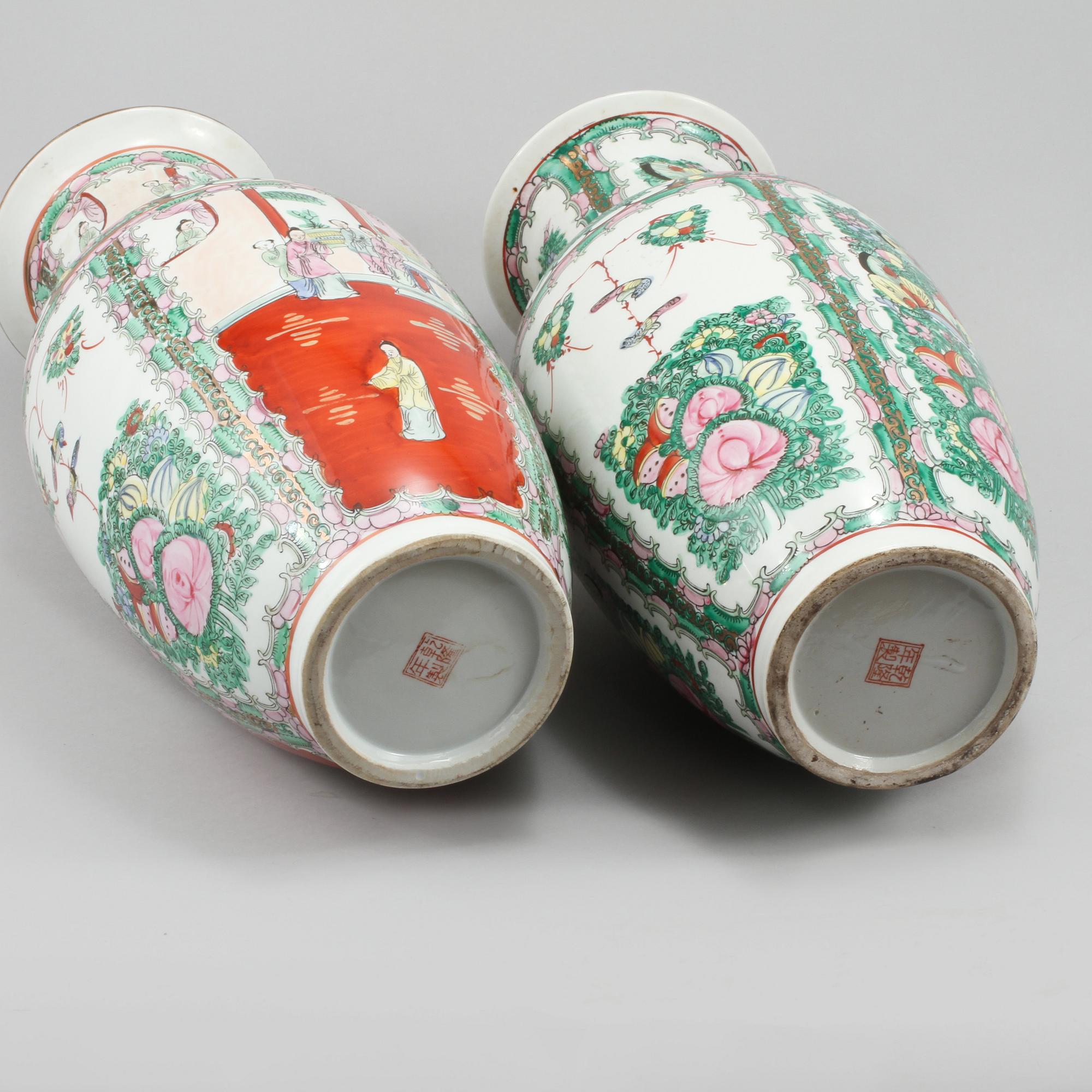 VASER, 2 st , porslin, Kina, 1900-talets andra hälft/modern tillverkning.