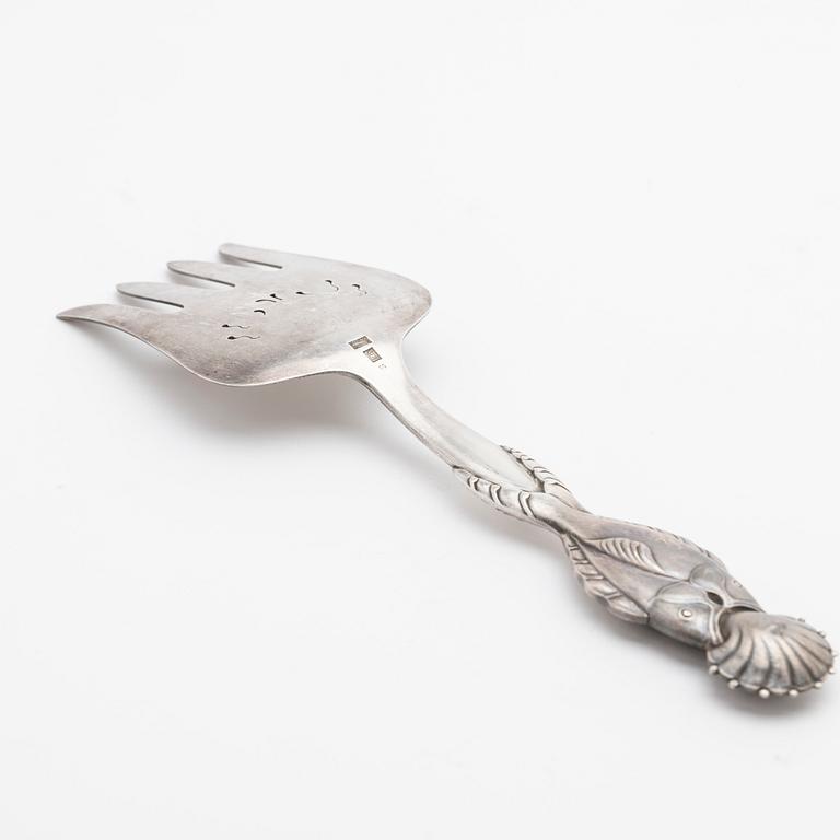 Georg Jensen, Serveringsgaffel för fisk, design no 55, sterling silver, Danmark, 1933-44.