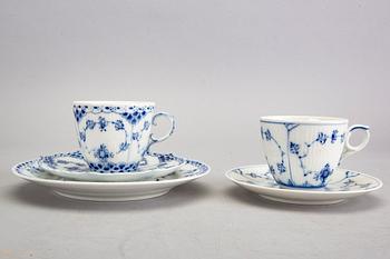 SERVIS ca 71 dlr, "Musselmalet helblonde", Royal Copenhagen Danmark 1900-talets andra hälft porslin.