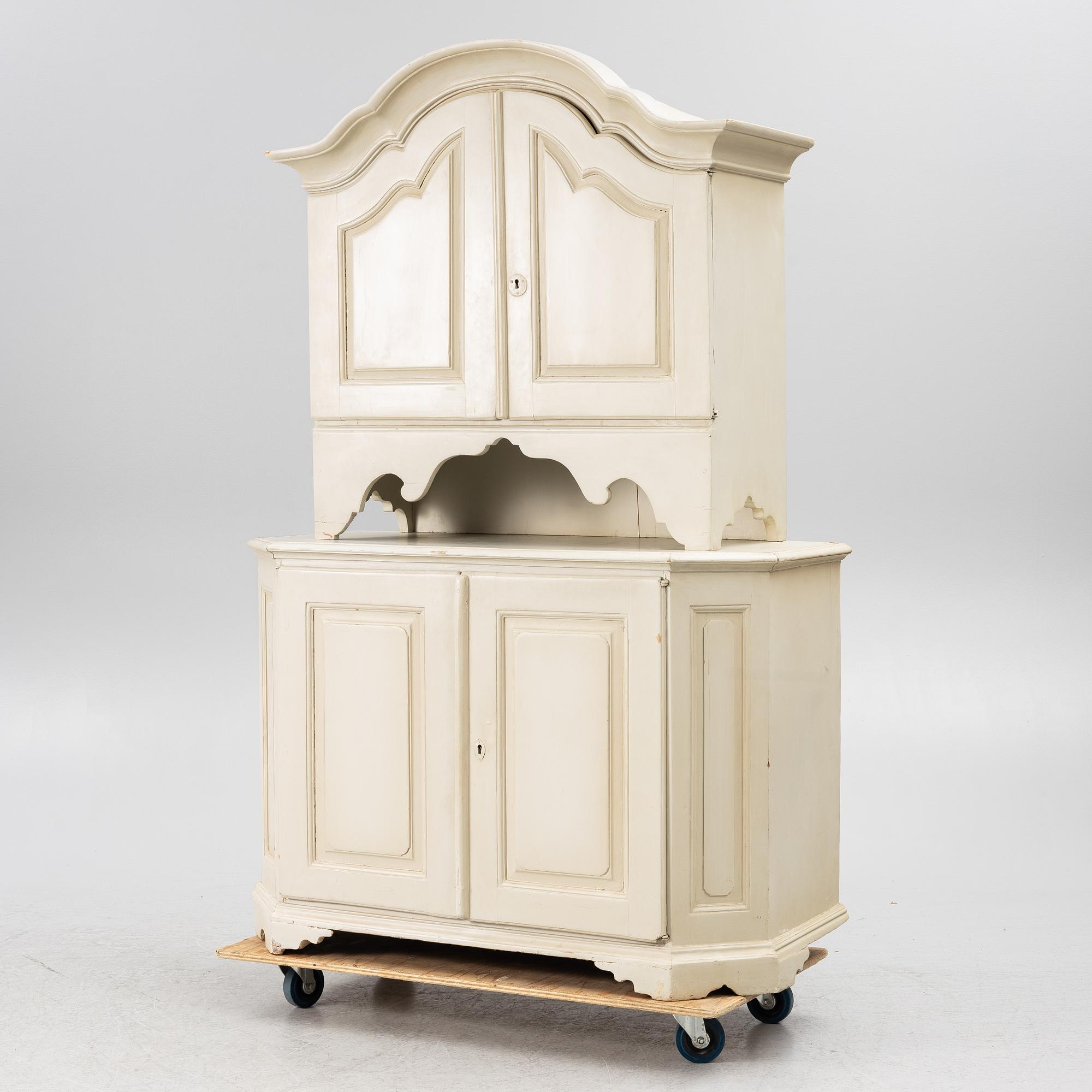 Skåp, omkring 1800.