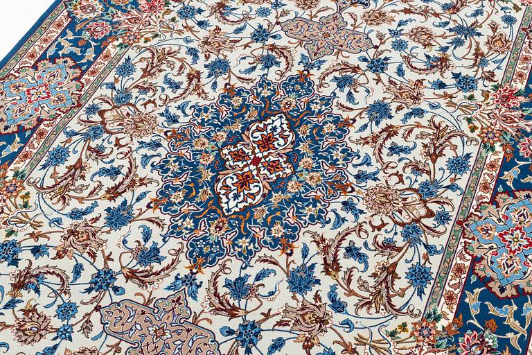 Matta, old Isfahan, part silk, signerad, ca 233 x 148 cm.