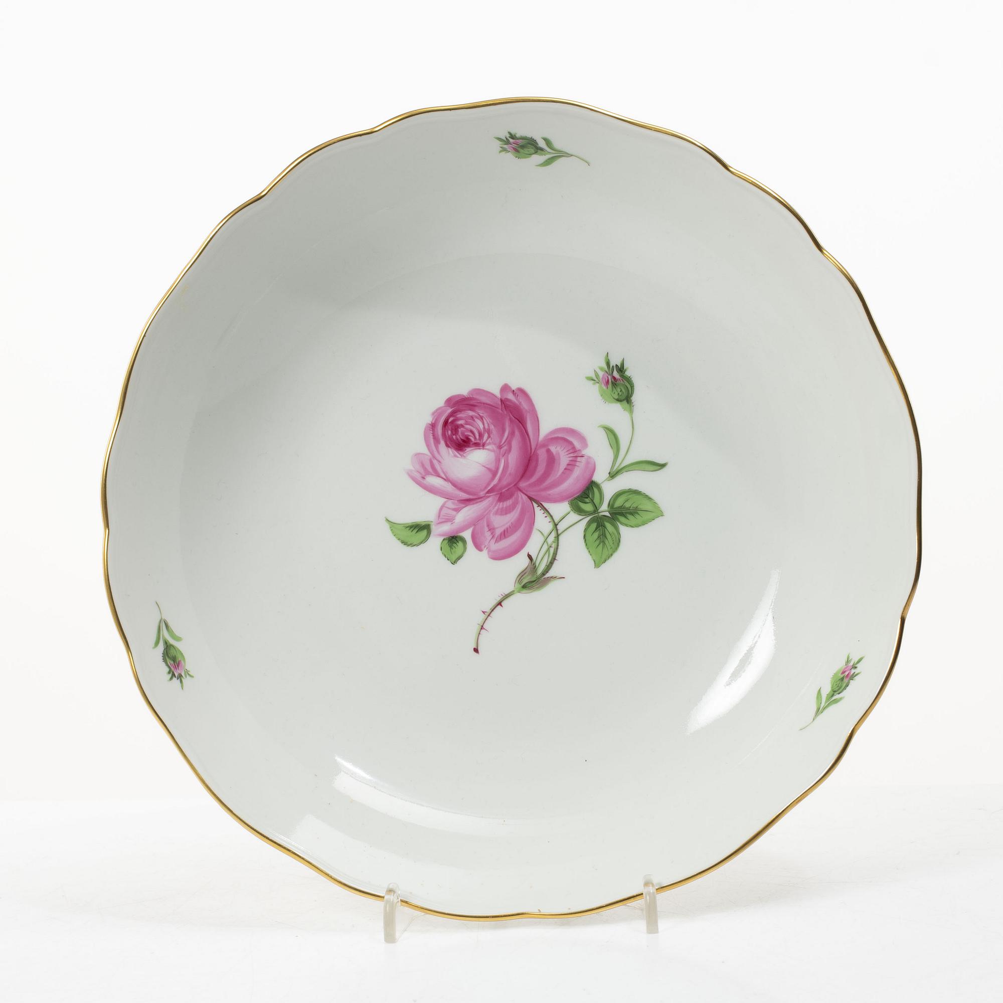Meissen, A 55 piece "Meissen Rose" (Rote rose/Meissener rose) porcelain dinner service, 20th century.