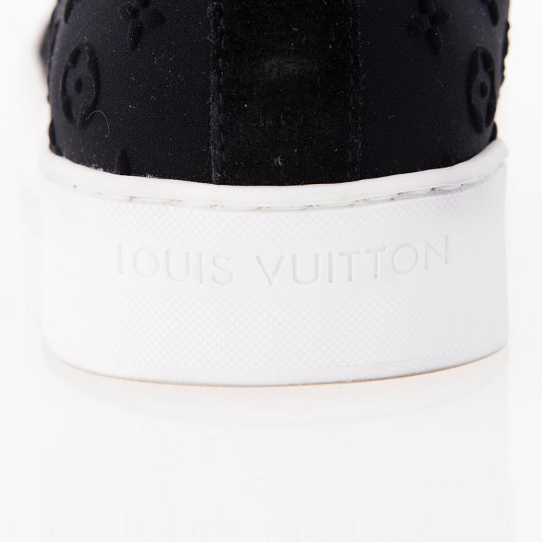 LOUIS VUITTON High Top Lace Up Sneakers in size 39.