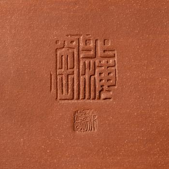 A group of three Chinese yixing teapots, 1980/90s.