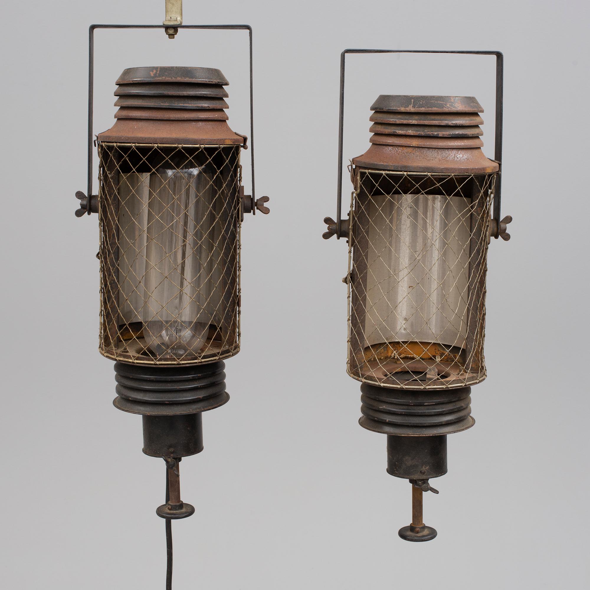 LAMPA/STRÅLKASTARE, 2 stycken, 1900-talets första hälft.