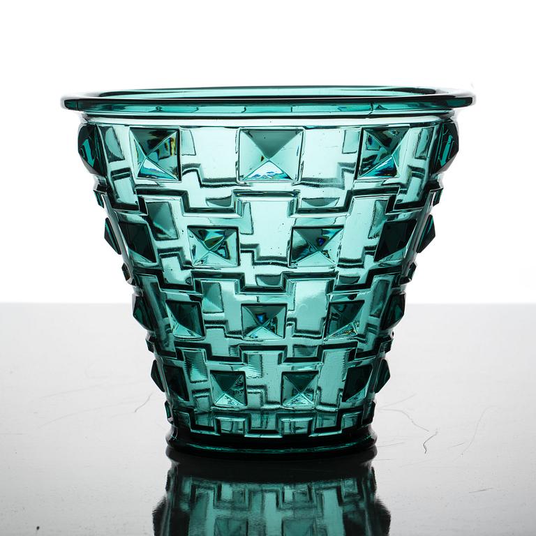VAS, gröntonat glas. Simon Gate, Orrefors. Cirka 1930.