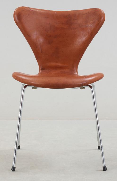 STOL, "Sjuan", Arne Jacobsen, Fritz Hansen, formgiven 1955.