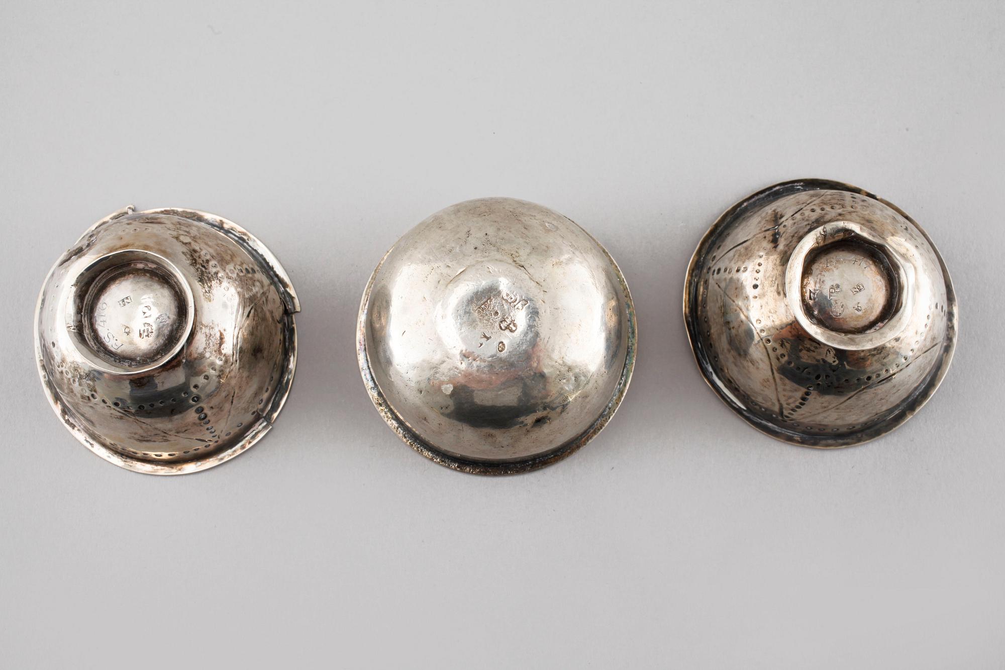Nils Julihn, Karlshamn bl a, 1700- och 1800-tal, tumlare, 3 st, silver.