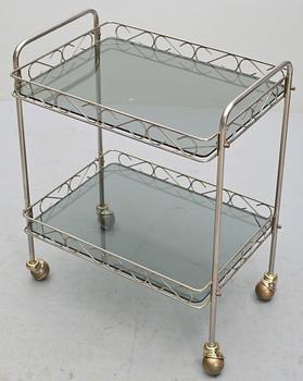 SERVERINGSVAGNAR, ett par, 1900-talets andra hälft.