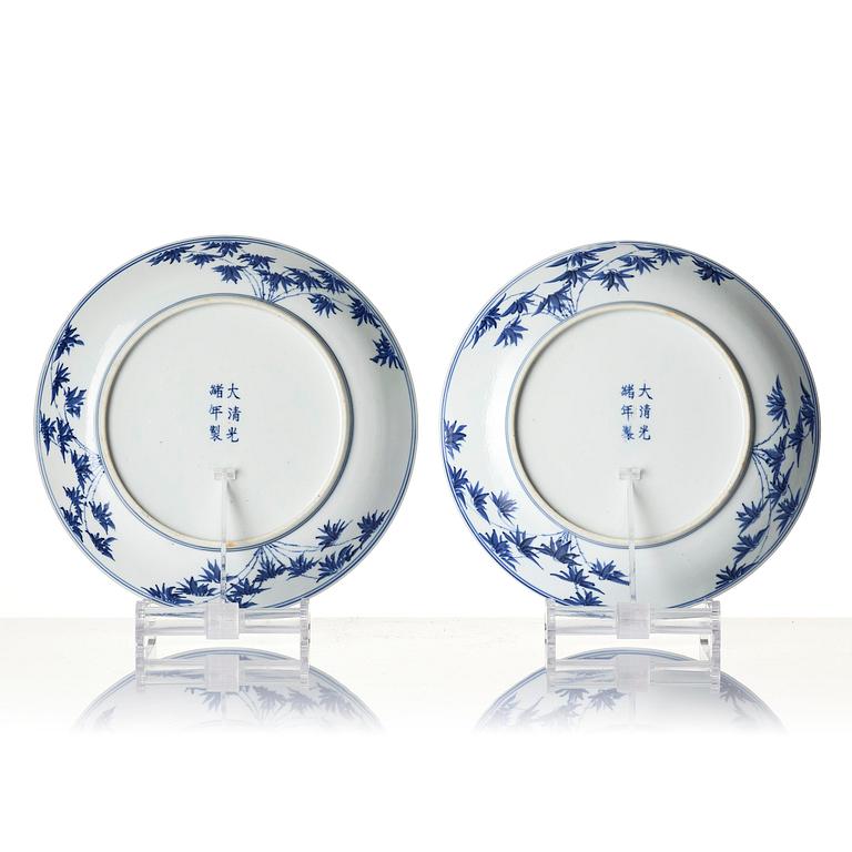 A pair of blue and white 'crane' dishes, Qing dynasty with Guangxu mark and of the period (1875-1908).