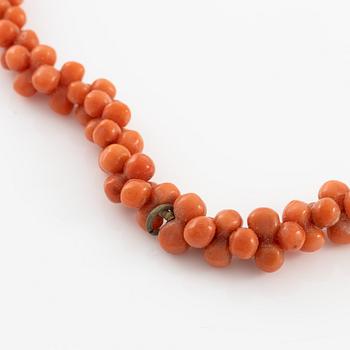Necklace, two pieces with coral.