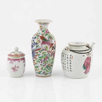 A group of thirteen porcelain pieces, China and Samson, France, 18th-20th Century.
