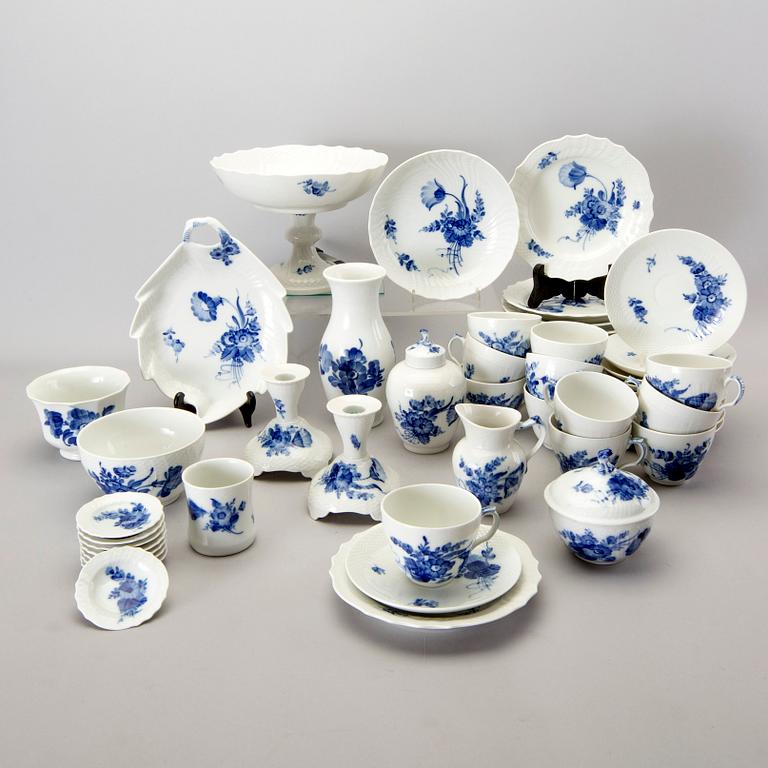 Royal Copenhagen, dinner service "Blue flower", 43 pcs Denmark mid / second half of the 20th century.